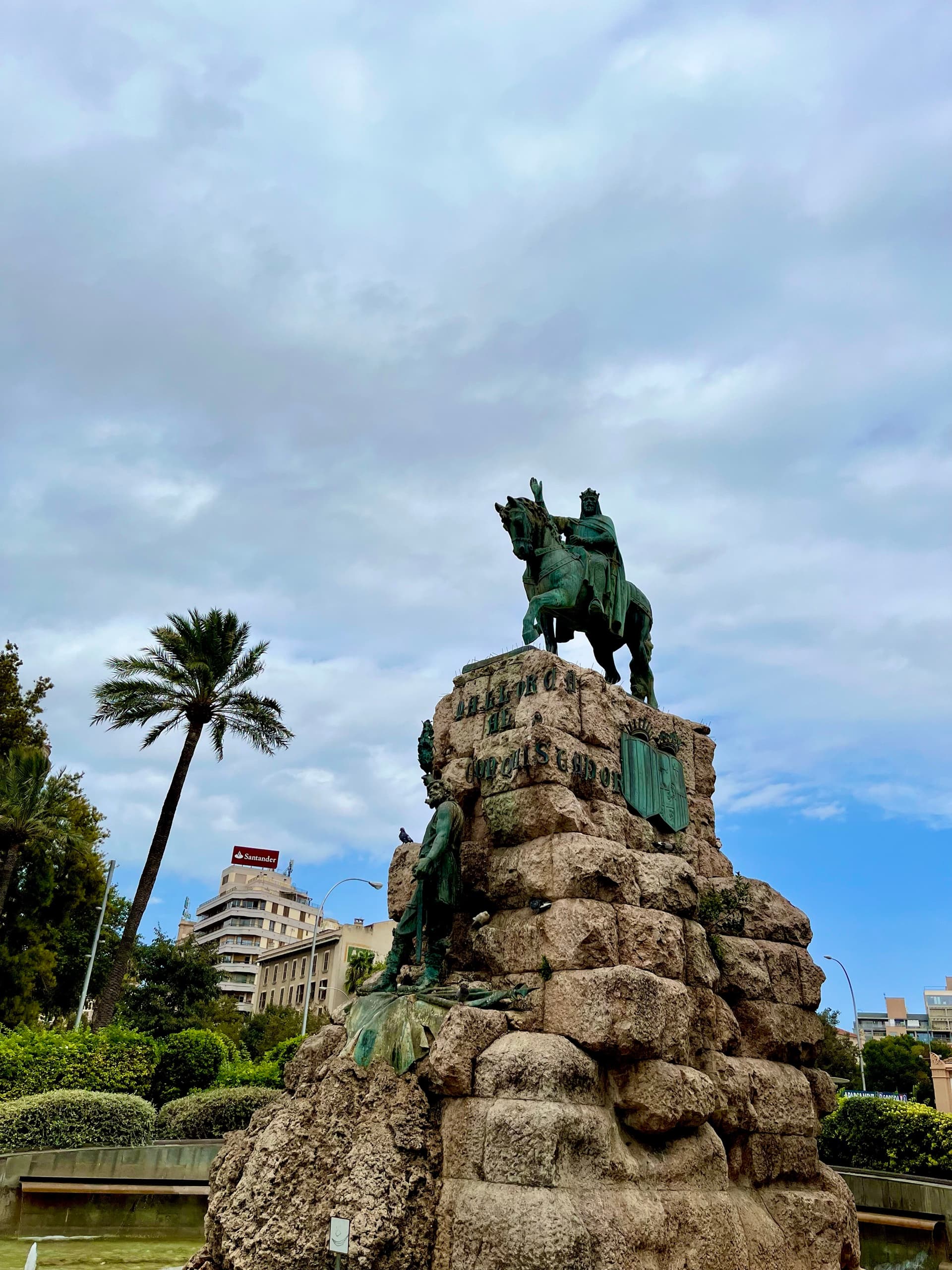 Reiterdenkmal auf einem Platz in Palma