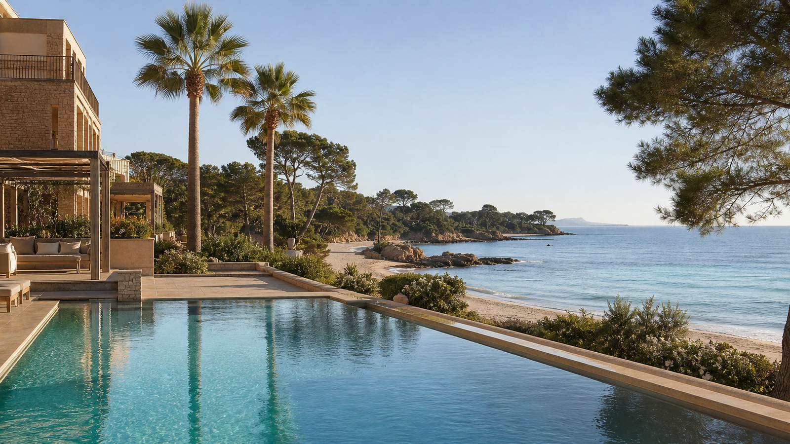 KI-generiertes Mallorca-Stimmungsbild eines mediterranen Hotel-Außenbereichs für den Hotelcheck des BAHIA DE ALCUDIA in Port D´Alcúdia