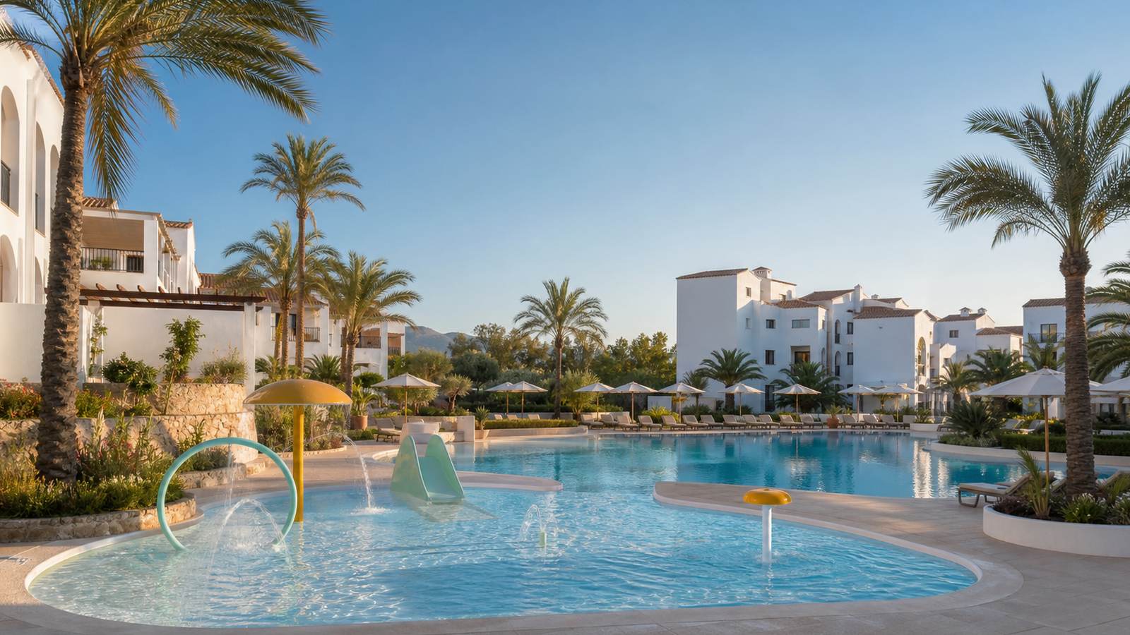 KI-generiertes Mallorca-Stimmungsbild eines mediterranen Hotel-Außenbereichs für den Hotelcheck des Cabot Club Torreblanca in Coma (La)