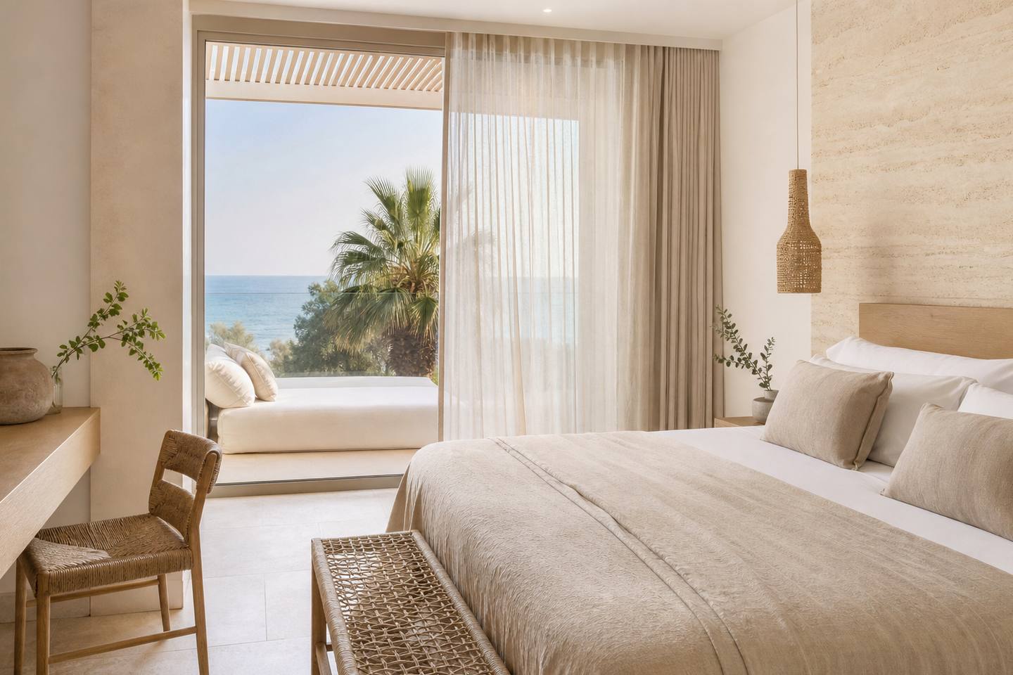 KI-generiertes redaktionelles Stimmungsbild eines mediterranen Hotelzimmers für den Hotelcheck des MON PORT in Port D´Andratx