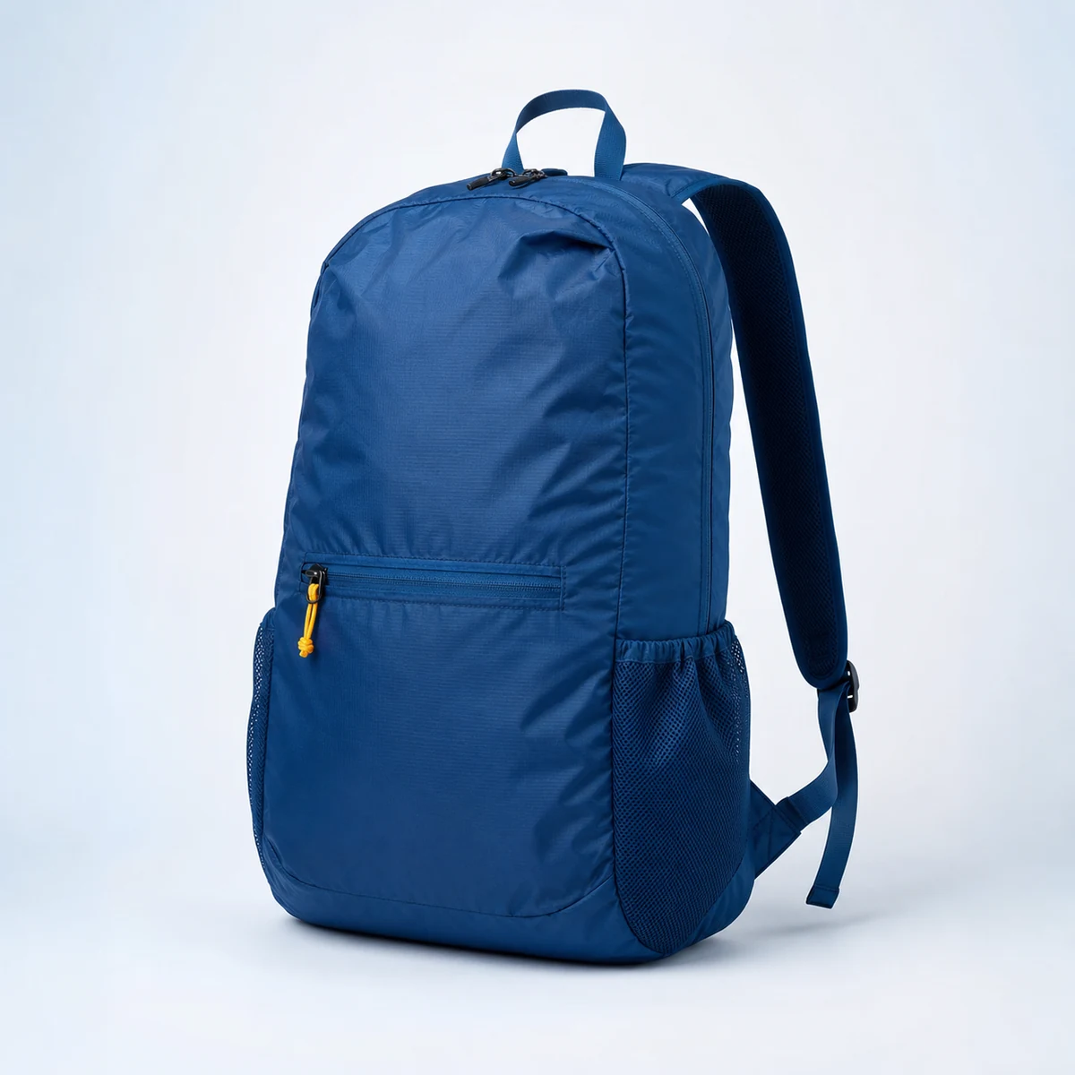 Markenfreier leichter blauer Tagesrucksack mit Netztaschen