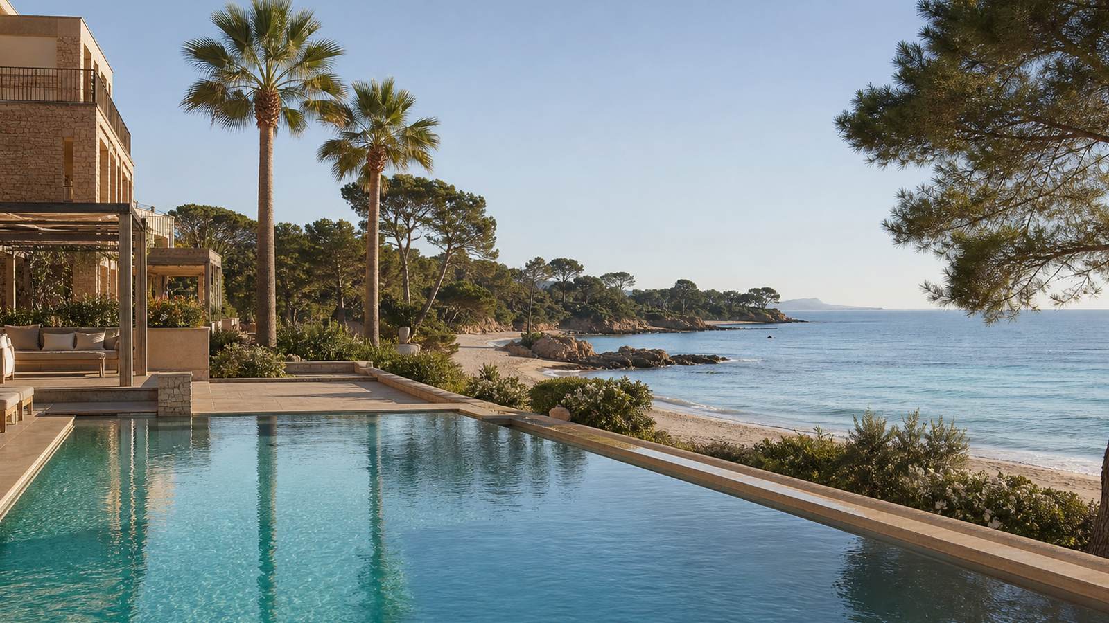 KI-generiertes Mallorca-Stimmungsbild eines mediterranen Hotel-Außenbereichs für den Hotelcheck des PORT D´ALCUDIA in Port D´Alcúdia