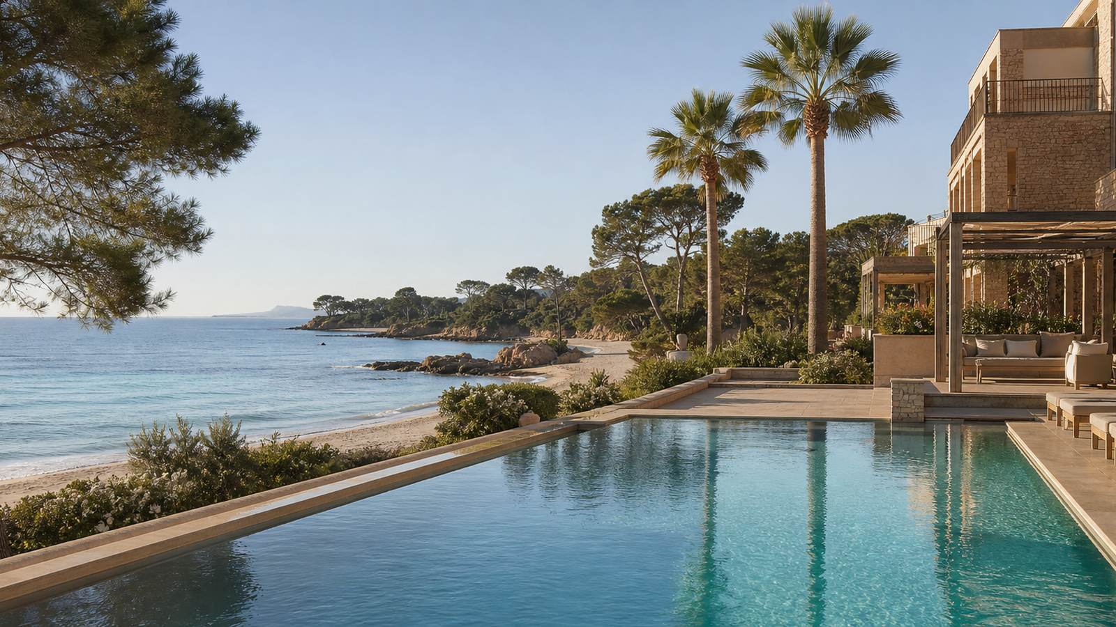 KI-generiertes Mallorca-Stimmungsbild eines mediterranen Hotel-Außenbereichs für den Hotelcheck des Salino Port in Port (El)