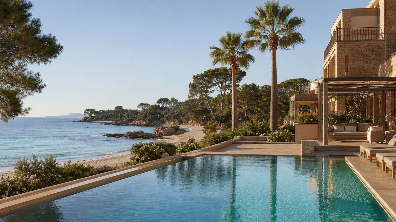 KI-generiertes Mallorca-Stimmungsbild eines mediterranen Hotel-Außenbereichs für den Hotelcheck des Smy Vistamar Portocolom in Portocolom
